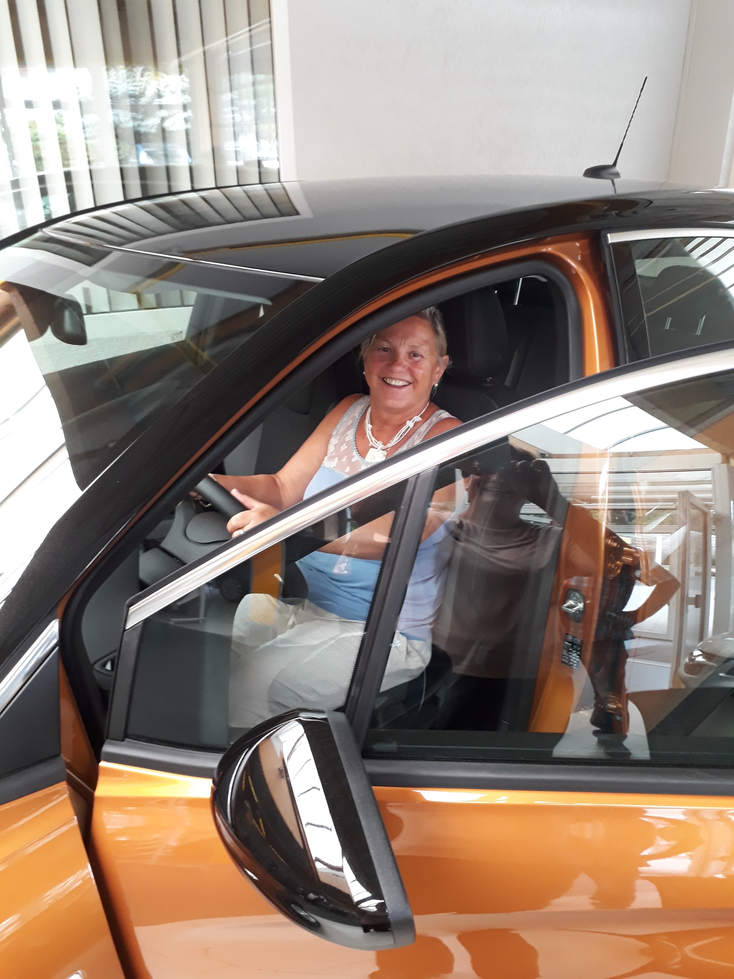 Da strahlt Auto und Besitzerin um die Wette.